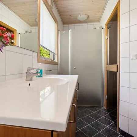 Gullmaj - 200m From The Sea By Interhome בית נופש *